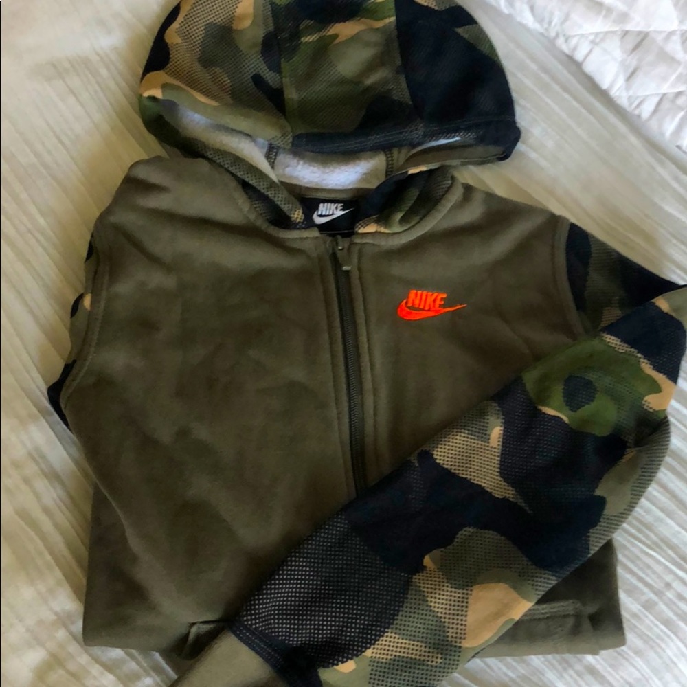 Great zip up hoodie!